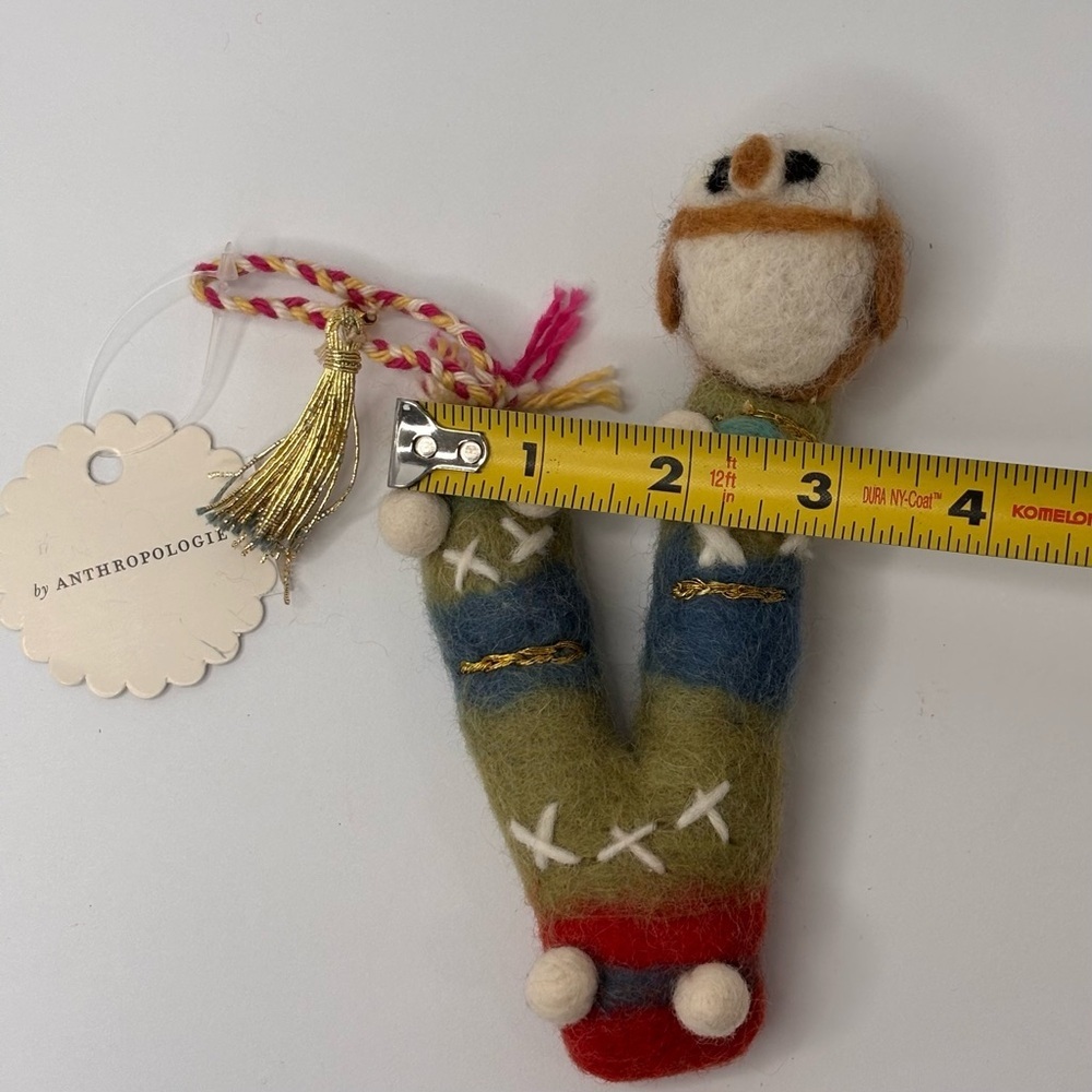 BNWT: 2025 Anthropologie Forest Friends Wool Felt Monogram Ornament Letter V - Picture 6 of 6